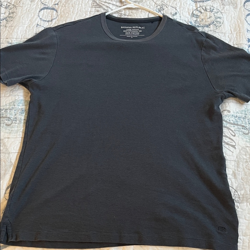 Banana Republic Men's Dark Gray Tee